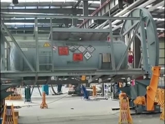 タンクコンテナの回転器